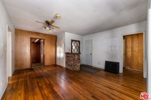 9325 Foster Rd, Downey CA  90242-4656 exterior