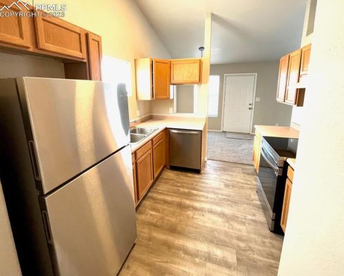 593 Aguilar Dr, Pueblo, CO 81007-7536