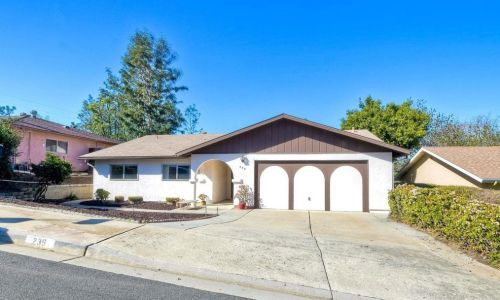 239 Lyon Cir, Vista, CA 92083-5916