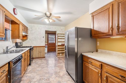 835 13th St, Ambridge, PA 15003-1949