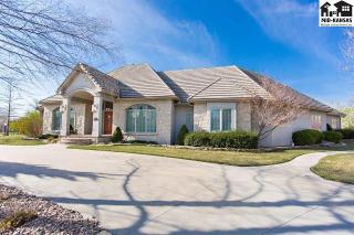 2513 Briarwood Ln, Hutchinson, KS 67502-1803