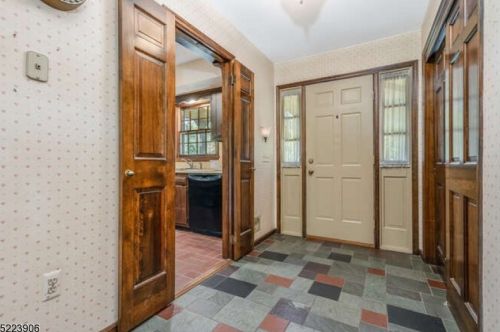 4 Little Brook Rd, White House Station, NJ 08889-3124