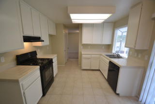 42211 Roanoake St, Temecula CA  92591-3828 exterior