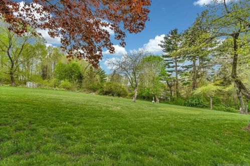 69 Bagburn Rd, Upper Stepney CT 06468-1407 exterior