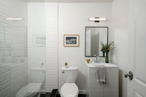 513 Dianthus St, Manhattan Beach CA  90266-6720 exterior