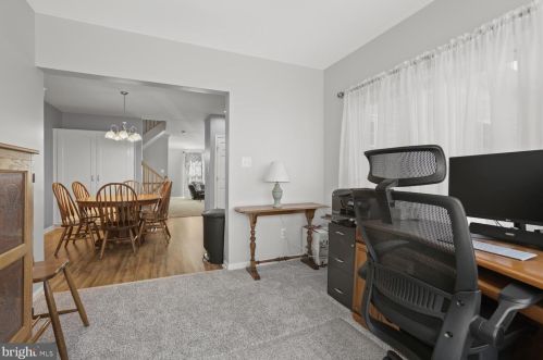 8806 Howland Pl, Bristow VA  20136-5708 exterior