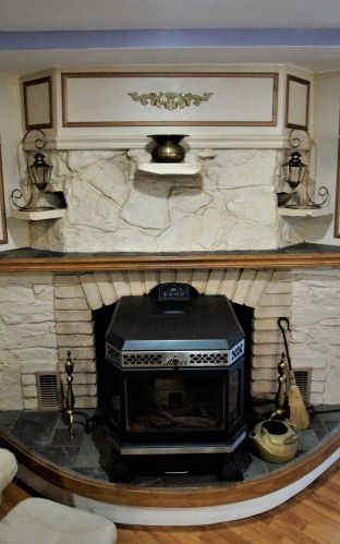 17 Shr Dr, Raymond NH 03077-1313 exterior