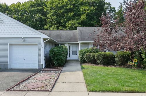 303 Peconic Ct, Huntington Station, NY 11747-5319