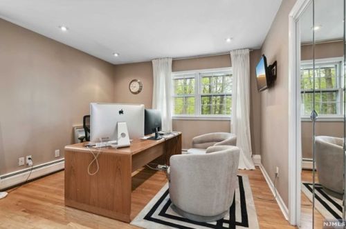 1 Springwood Ter, Kinnelon NJ  07405-2166 exterior