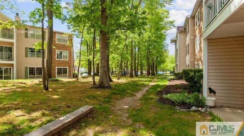 16 Willow Ct, Trenton NJ  08619-4626 exterior