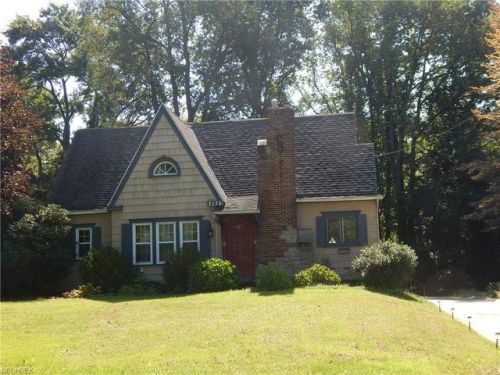 3138 Kent Rd, Cuyahoga Falls, OH 44224-4456