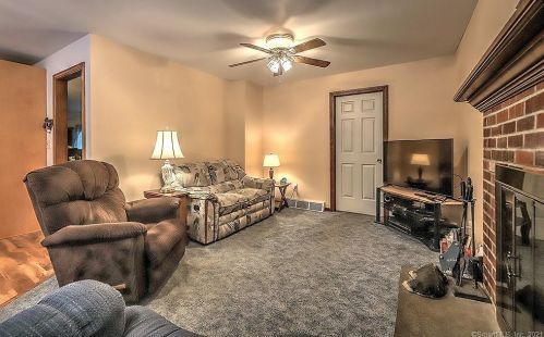 22 Harvest Ln, Milford CT  06461-1705 exterior