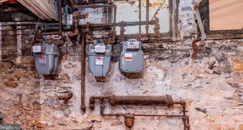 1323 Derry St, Harrisburg PA 17104-3330 exterior