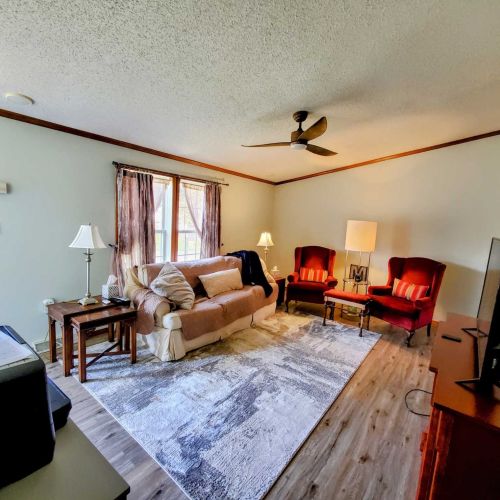 45 Fourth Dr, Hyde Park, NY 12538-3704