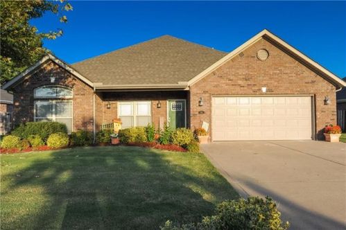 501 Keystone St, Bentonville, AR 72712-5617