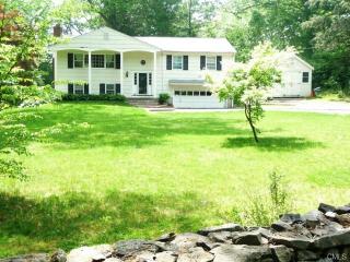 147 Fillow St, Norwalk, CT 06850-2407
