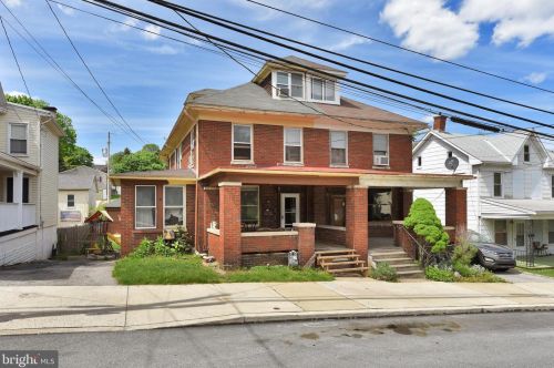 71 High St, Red Lion, PA 17356-1701