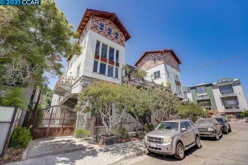 2219 Curtis St, Oakland, CA 94607-3325