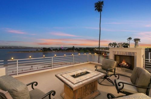 3328 Crown Pt Dr, San Diego CA 92109-6711 exterior