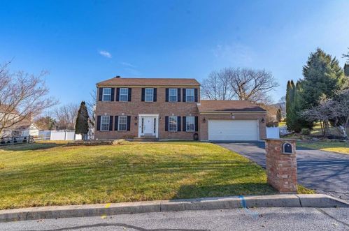 1915 Pemberton Pl, Easton, PA 18040-7588
