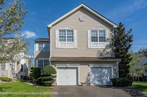 45 Bismark St, Tinton Falls, NJ 07712-7756