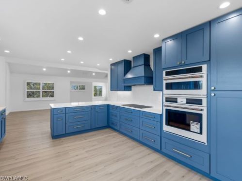 9393 Peaceful Dr, Sanibel FL  33957-4238 exterior