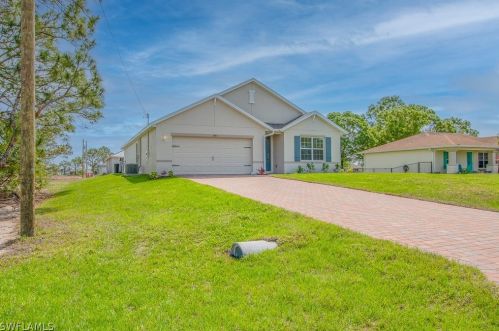 2843 27th Pl, Cape Coral, FL 33993-8204