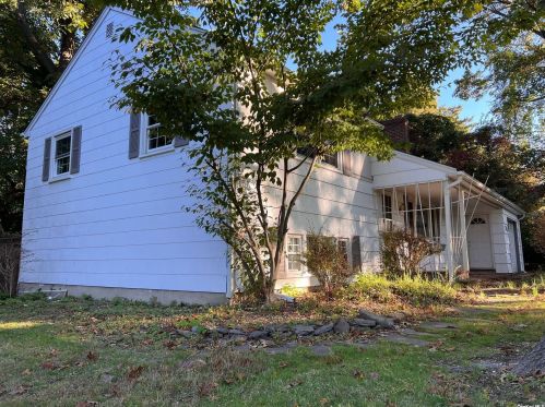 24 Sheffield Ln, Northport, NY 11768-3248