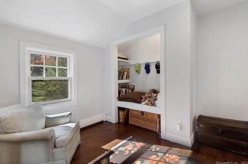 75 Chestnut Hill Rd, Ridgefield CT  06877-1202 exterior