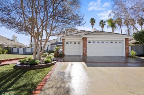 24370 Mornington Dr, Santa Clarita CA  91355-2037 exterior