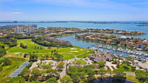 5904 Bayview Cir, Saint Petersburg FL  33707-3930 exterior