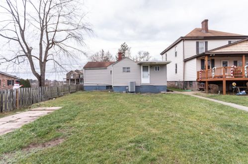 1525 Crawford Ave, South Connellsville, PA 15425-1622