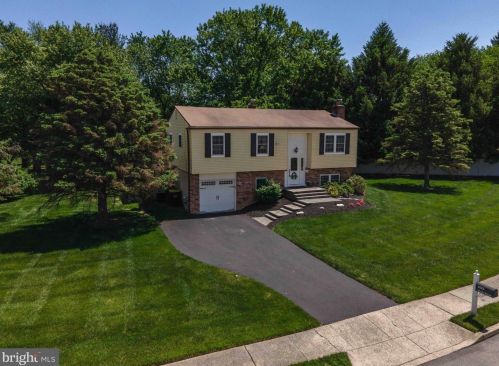 2025 Davis Dr, Norristown, PA 19403-2849