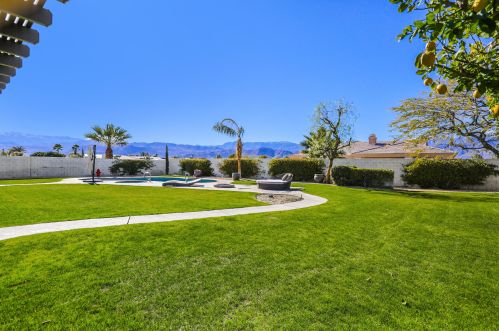5 Curie Ct, Rancho Mirage CA  92270-2713 exterior