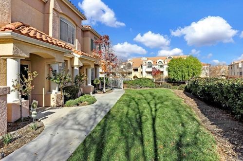 27021 Karns Ct, Santa Clarita, CA 91387-4932
