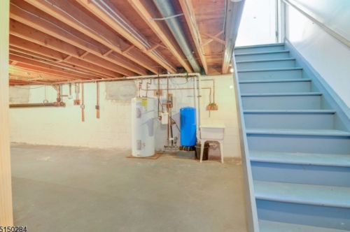 6 Sandra Rd, East Amwell Township NJ  08551-1009 exterior