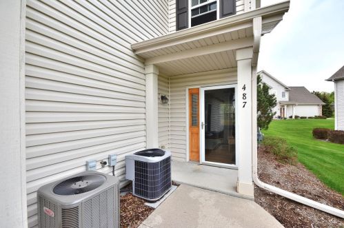 487 Cedar Ct, Slinger, WI 53086-9061