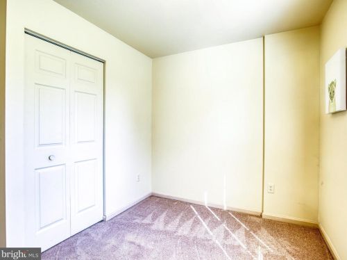 27 Cloverdale Pl, Charles Town WV  25414-4033 exterior