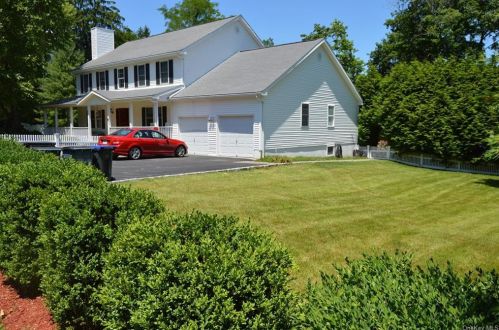 2 Drake Ln, White Plains NY  10607-2216 exterior