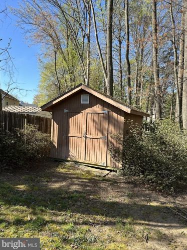 6053 Ponhill Dr, Woodbridge VA  22193-3952 exterior