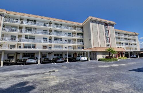 911 Gardenia Dr, Delray Beach FL  33483-4843 exterior