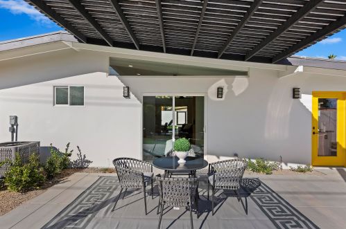 52152 Avenida Alvarado, La Quinta CA  92253-3229 exterior