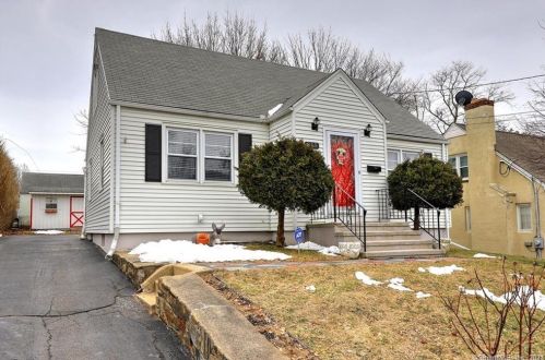 815 Ruth St, Bridgeport, CT 06606-3230