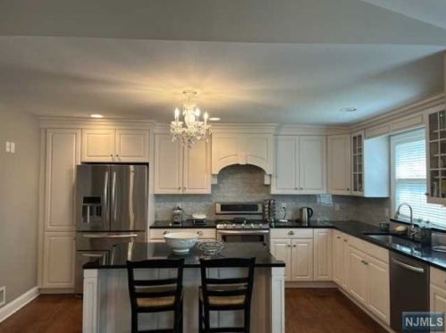 288 Castle Dr, Englewood NJ  07632-1631 exterior