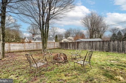 814 Sycamore Dr, Lansdale PA  19446-3128 exterior