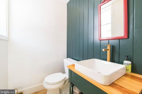 2026 Howard St, Philadelphia PA 19148-3334 exterior