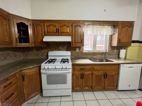 85 Maple St, Paterson NJ  07522-1411 exterior