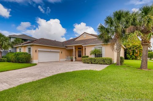112 Madison Ct, Fort Pierce, FL 34986-3589