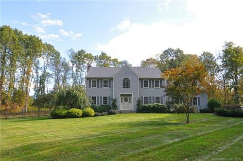 14 Fernbrook Dr, Brookfield Center, CT 06804-3122