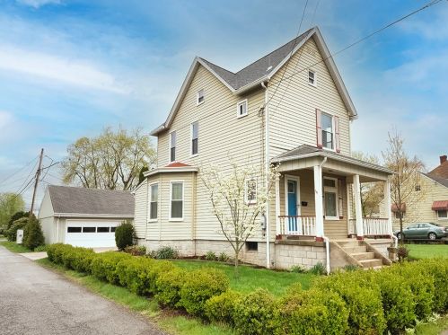 427 New Castle St, Zelienople PA  16063-1253 exterior